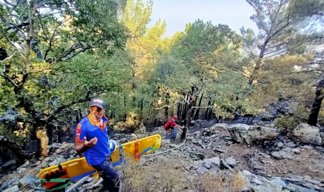 Yangın çalışmalarında kayalıklardan düşen orman personelini UMKE ve AFAD kurtardı