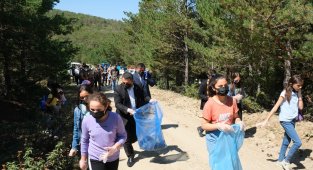 Yangına sebebiyet verebilecek maddeler ormanlık alanlardan temizleniyor