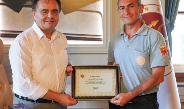 Yangında görev alan itfaiye ekibine &#039;Teşekkür Belgesi&#039; verdi