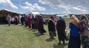 Yaylada metrelerce uzunlukta aşı kuyruğu