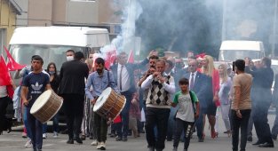 Yenilik Partisi Genel Başkanı Başkanı Yılmaz'a davul-zurna ve meşaleli karşılama