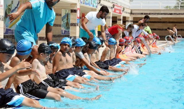 Yenişehir&#039;de &#039;Yüzme Bilmeyen Çocuk Kalmasın&#039; projesi coşkuyla başladı