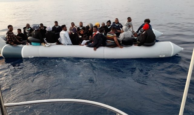 Yunanlıların Türk karasularına bıraktığı 33 düzensiz göçmen kurtarıldı