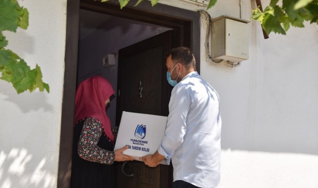 Yunusemre Belediyesinden iki aileye erzak desteği