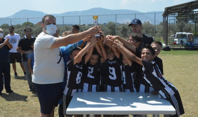 Yunusemre&#039;de Zafer Bayramı Futbol Turnuvası düzenlendi