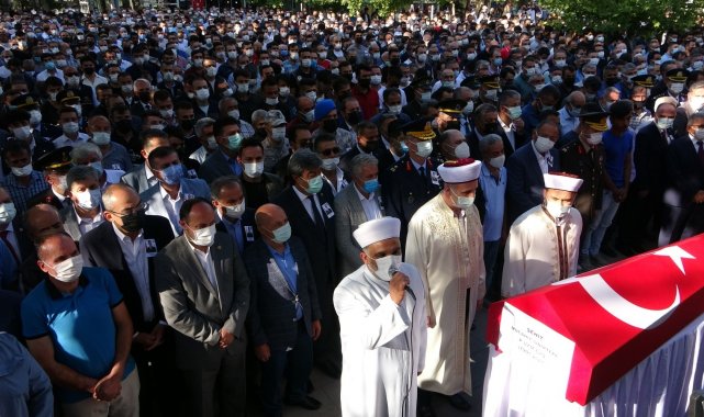 2 aylık evli olan İdlib şehidine gözü yaşlı veda