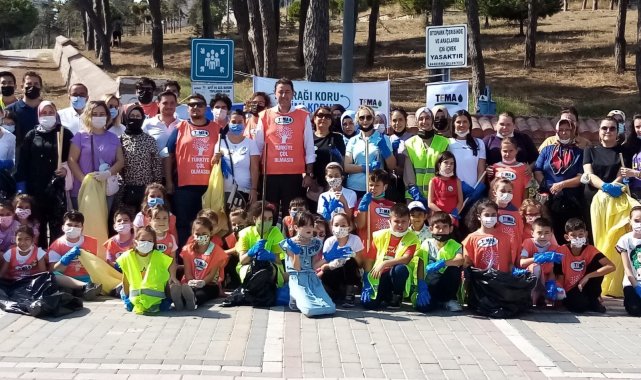 200 çevre gönüllüsü 90 poşet çöp topladı