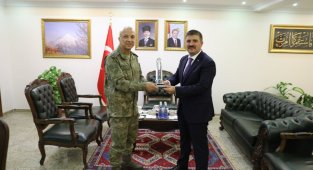 3. Ordu Komutanı Korgeneral Türkgenci'nden Vali Sarıibrahim'e ziyaret