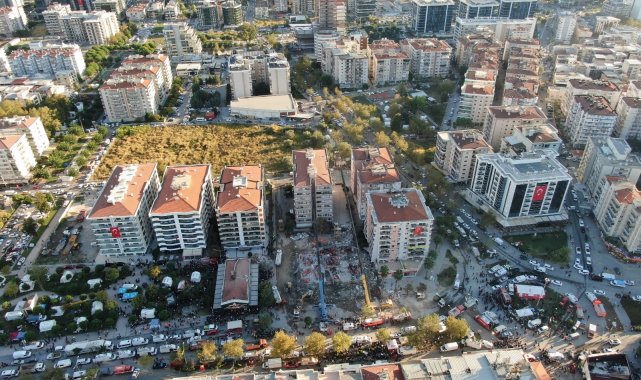 36 kişiye mezar olan Rıza Bey Apartmanı davasında depremzedeler fenalaştı, duruşma ertelendi