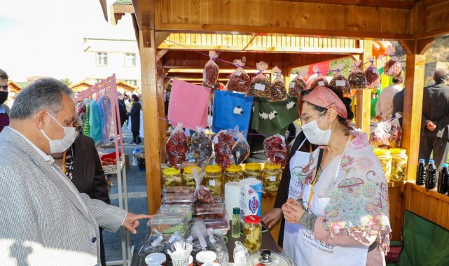 &#039;Maharetli Ellerin&#039; yaptıkları görücüye çıkıyor