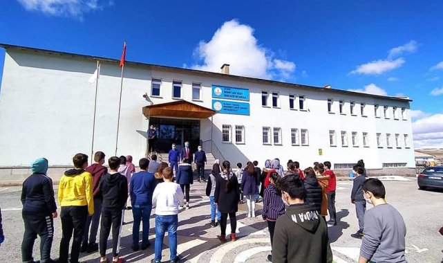 &#039;Okullarda Covid-19 Pozitif Vaka Çıkması Durumunda Yapılması Gereken Uygulamalar&#039; rehberi 81 İl Milli Eğitim Müdürlüğüne gönderildi