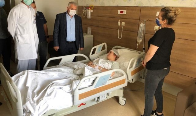 6 kişinin öldüğü kazadaki yaralıları ziyaret eden Vali Yıldırım: &quot;Tamamen sürücü hatasına benziyor&quot;