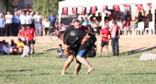 Aba Güreşi izleyenlerin nefesini kesti