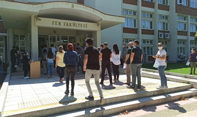 Açıköğretim öğrencileri aylar sonra yüz yüze sınava girdi