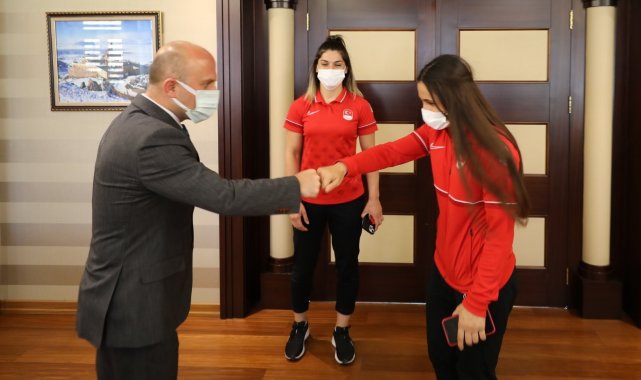 Ağrı Valisi Varol, başarılı sporcularla bir araya geldi