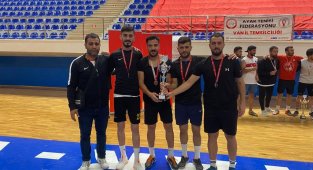 Ağrılı sporcular, ayak tenisinde bölge ikincisi oldu