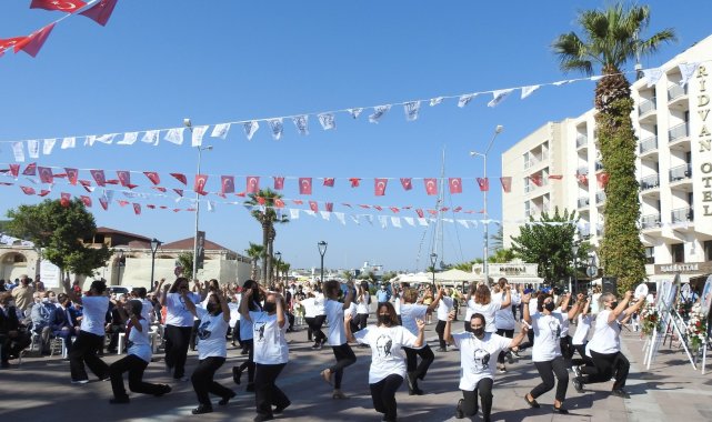 Alaçatı ve Çeşme&#039;nin kurtuluşu coşkuyla kutlandı