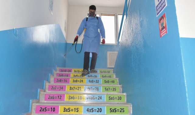 Aliağa&#039;da okullar dezenfekte ediliyor