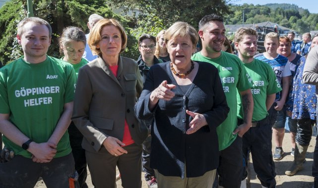 Almanya Başbakanı Merkel&#039;den sel bölgesine ziyaret