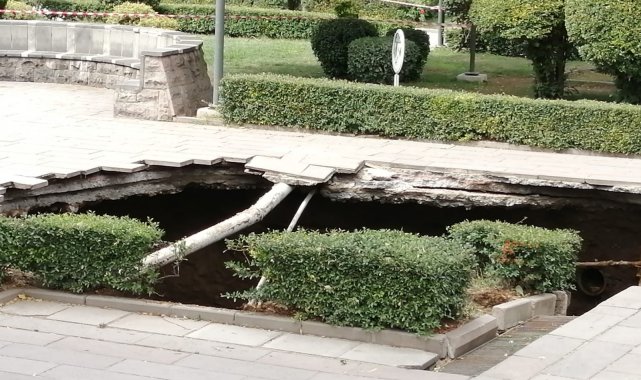 Ankara Güvenpark&#039;ta metro çalışması sebebiyle çukur oluştu