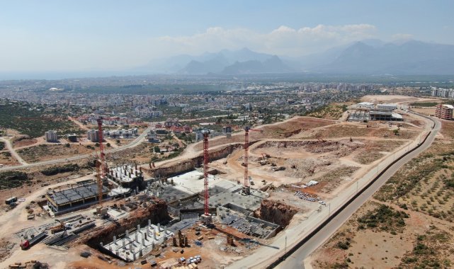 Antalya Şehir Hastanesi tamamlandığında günlük 35 ile 50 bin hastaya hizmet verecek