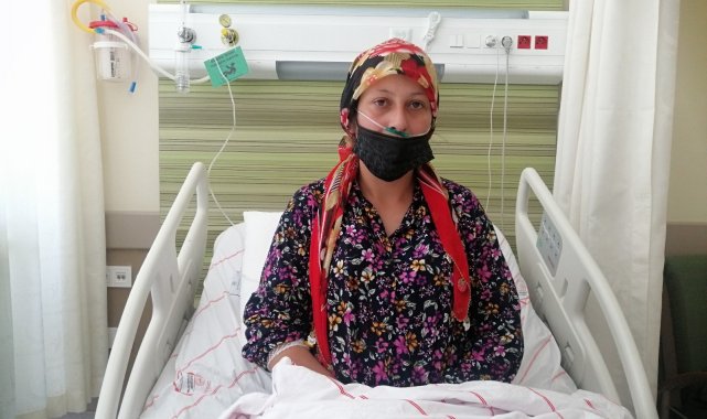 Aşı yaptırmayan hamile kadın hem çocuğunun hem de kendi sağlığının düzelmesi için tedavi görüyor