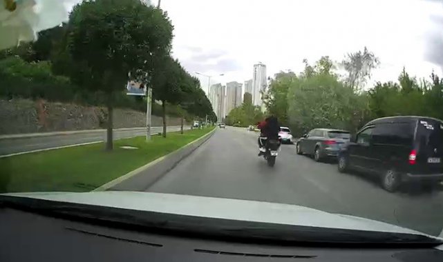 Ataşehir&#039;de motosikletlinin tek teker terörü kamerada
