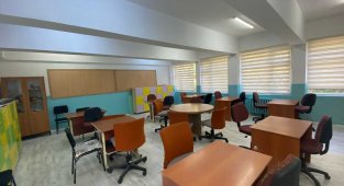 Atık kitaplarla üç sınıfı yenilediler