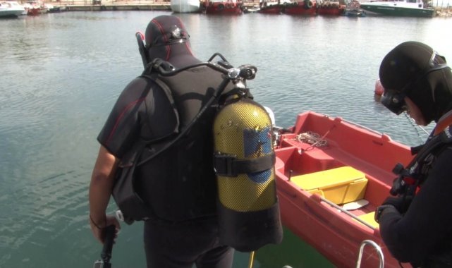 Avcılar&#039;da balık adamlı deniz temizliği