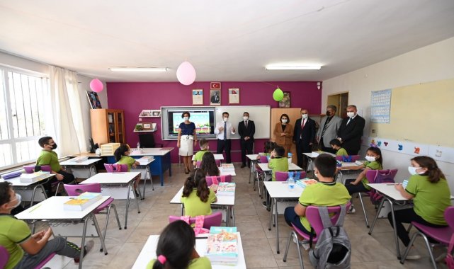 Aydın&#039;da ilk ders zili çaldı, 177 bin öğrenci ders başı yaptı