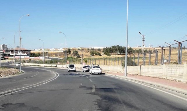 Aydınlatma direğine çarpan otomobilin sürücüsü ağır yaralandı