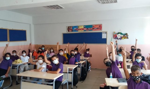 Ayvalık&#039;ta yeni eğitim ve öğretim yılının ilk zili çaldı