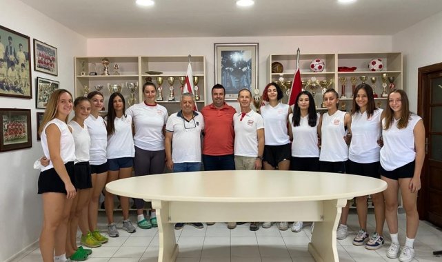 Ayvalıkgücü Belediyespor&#039;dan gövde gösterisi