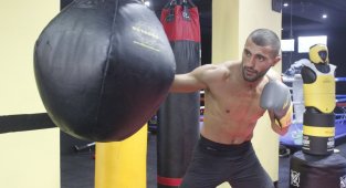 Azerbaycanlı Aykhan Mammadov, profesyonel ringlere dönmenin mutluluğunu yaşıyor