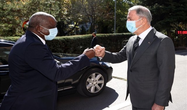 Bakan Akar, Nijer Savunma Bakanı Indatou ile görüştü