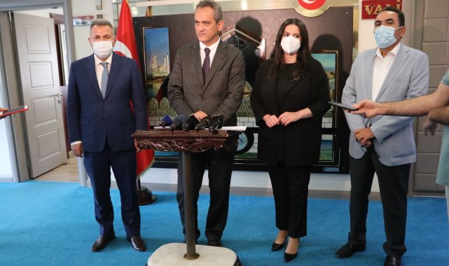 Bakan Özer: &quot;Seyhan ve Yüreğir&#039;e 5 yeni ilkokul yapılacak&quot;