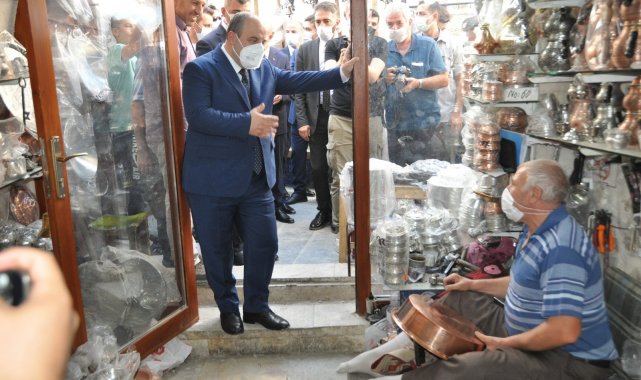 Bakan Varank Mardin&#039;de esnafla bir araya geldi