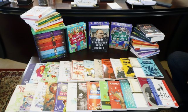 Bandırma Belediyesi&#039;nden okullara 2 bin 500 kitap