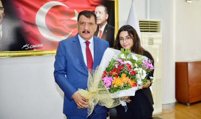 Başarılı öğrencilerden Gürkan&#039;a ziyaret