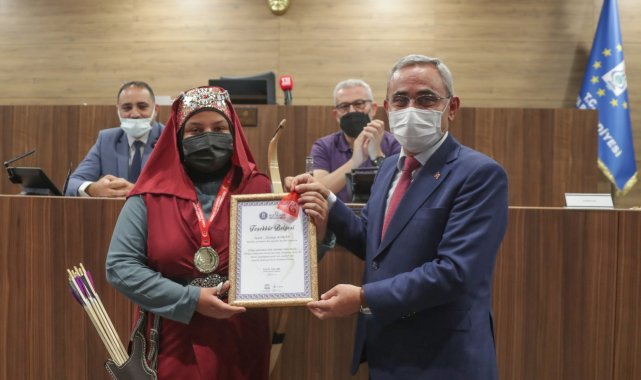 Başarılı sporcu ödüllendirildi