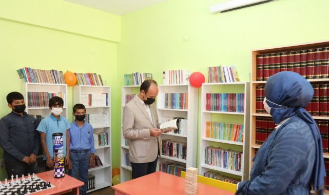 Başkale&#039;de pandemi sürecinde yapılan okul kütüphanesi öğrencilerin hizmetine açıldı