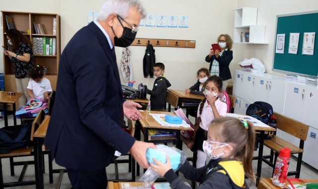 Başkan Erdem öğrencileri unutmadı