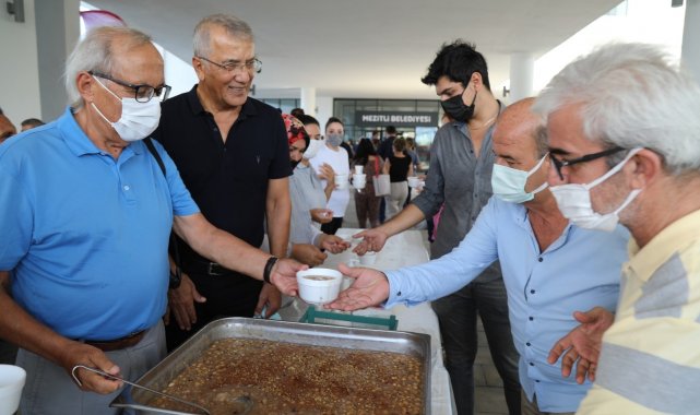 Başkan Tarhan&#039;dan çalışanlara ve vatandaşlara aşure ikramı