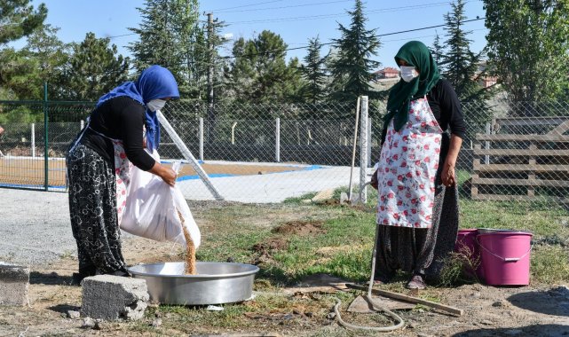 Başkentte ilk hasadın buğdayları kazanlarda kaynatılmaya başladı