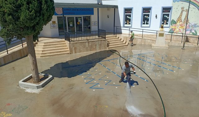 Belediye ekipleri okullarda dezenfeksiyon çalışması başlattı