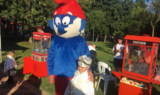 Beyoğlu&#039;nda çocuklar toplu sünnet şöleninde doyasıya eğlendi