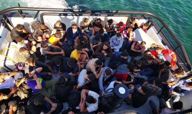 Bozcaada açıklarında 59 düzensiz göçmen kurtarıldı