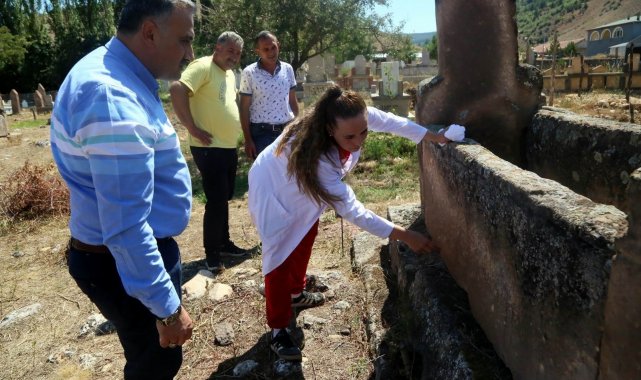 Bu mezarlar tarihe ışık tutuyor