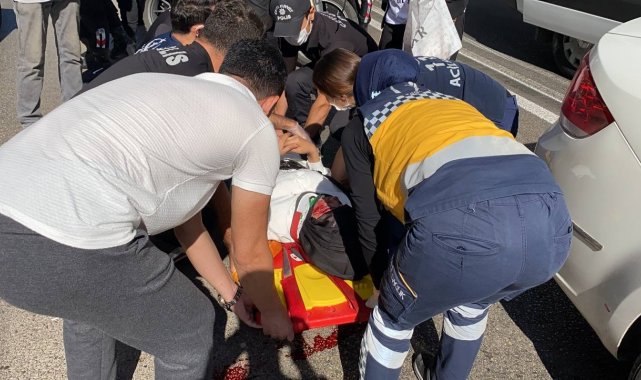 Bursa&#039;da yolun karşısına geçmeye çalışan kadına otomobil çarptı : 1 ağır yaralı