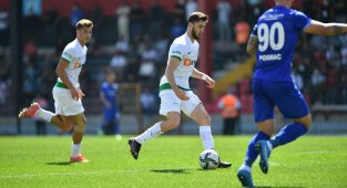 Bursaspor'un Fenerbahçe'den kiraladığı futbolcu İsmail Yüksek'in arabası çalındı